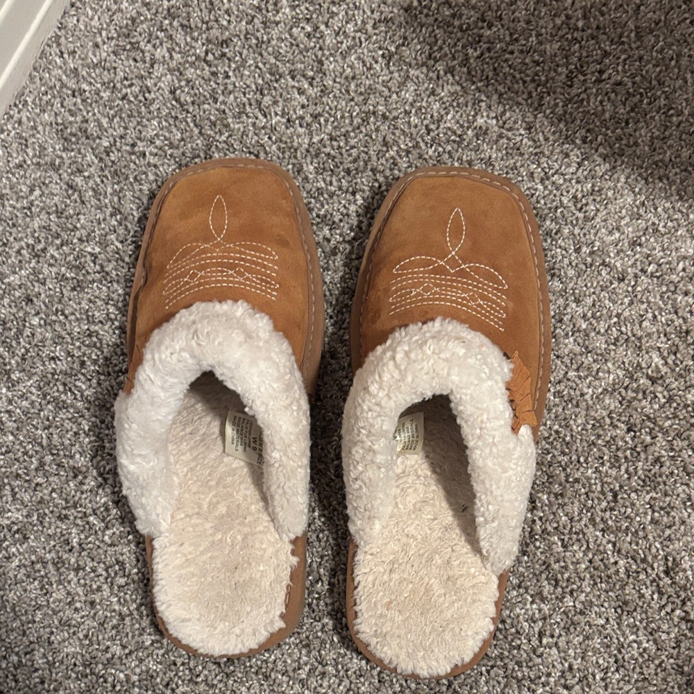 Cozy Tan Shearling-Lined Slippers